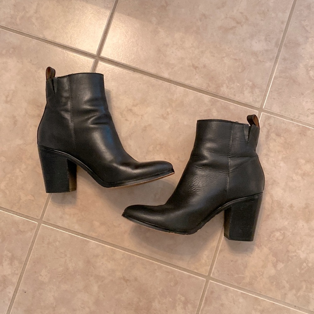 GAP Zipped Heel Leather Boot | Black | Size 8.5 | Good Condition 🖤